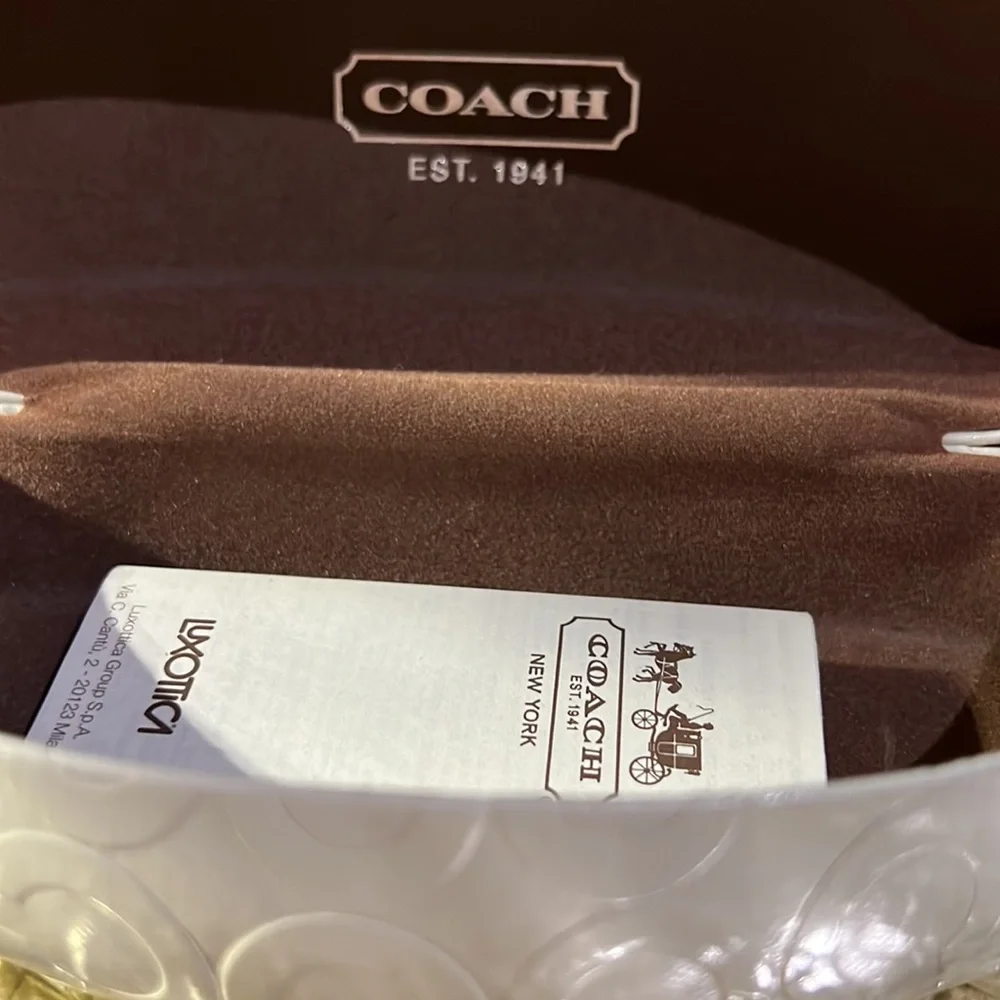 COACH Eyeglass Hard Case OFF WHITE EMBOSSED SIGNATURE Faux PATENT Leather - Picture 4 of 7